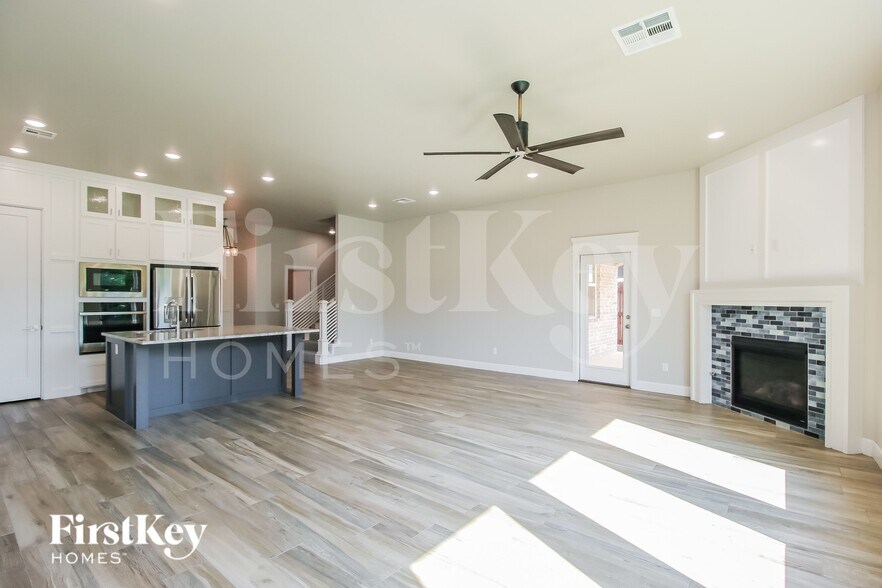 Building Photo - 15901 Aparados Wy