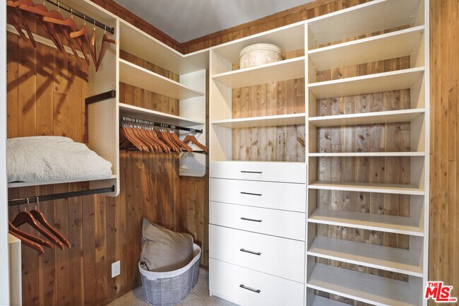 Building Photo - 1850 San Jacinto St