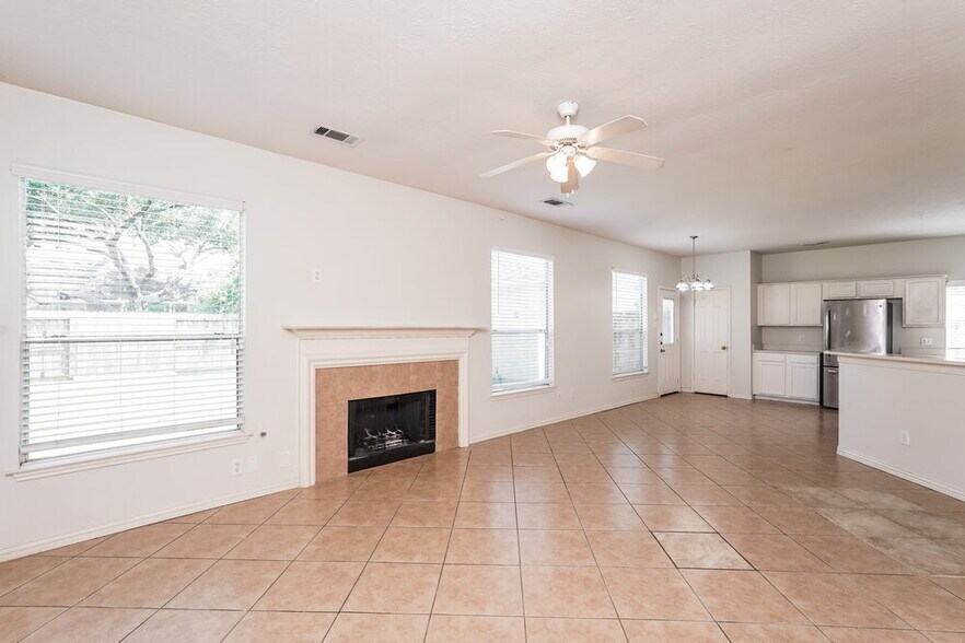 Building Photo - 17902 Scenic Oaks Dr