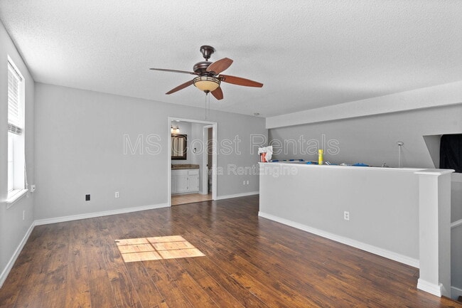 Building Photo - 12206 Breezeway Cir