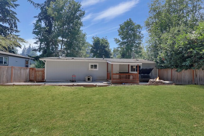 Building Photo - Fabulous 3 bedroom home with outbuilding a...