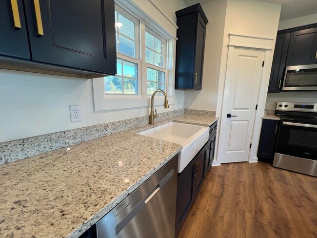 Building Photo - 308 Wolverine Way