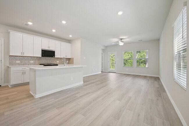 Building Photo - 3412 Brompton Dr
