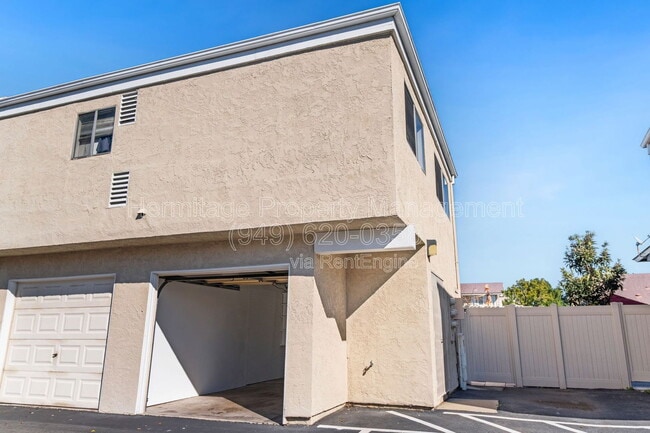 Building Photo - 35 Kazan St