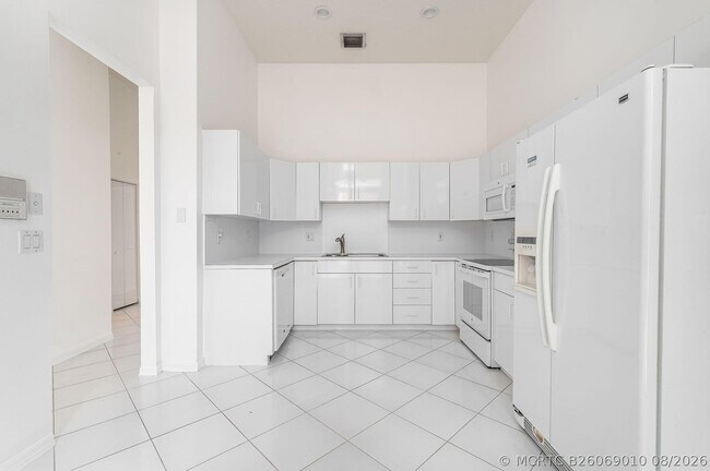 Building Photo - 17282 Bermuda Village Dr