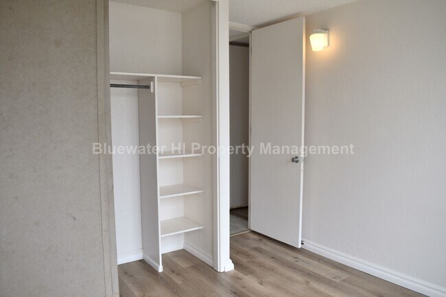 Building Photo - 2 bedroom, 1 bath, 1 prkg. Condo (Makiki area)