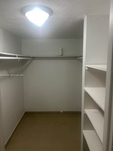 Building Photo - 10395 N Kendall Dr
