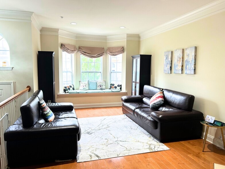 living room_2 - 31 Mallard Pl