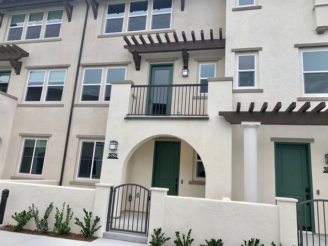 Primary Photo - Oceanside Townhome Apartment - Offered By ...