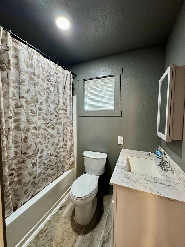 Building Photo - 34420 Thorpe Ct