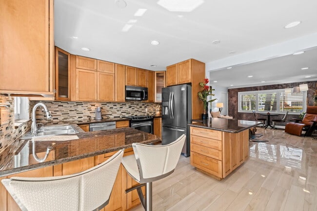 Building Photo - 1024 Bel Air Dr
