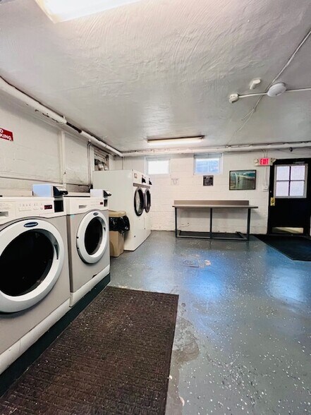 Building Photo - 225 Prospect Ave