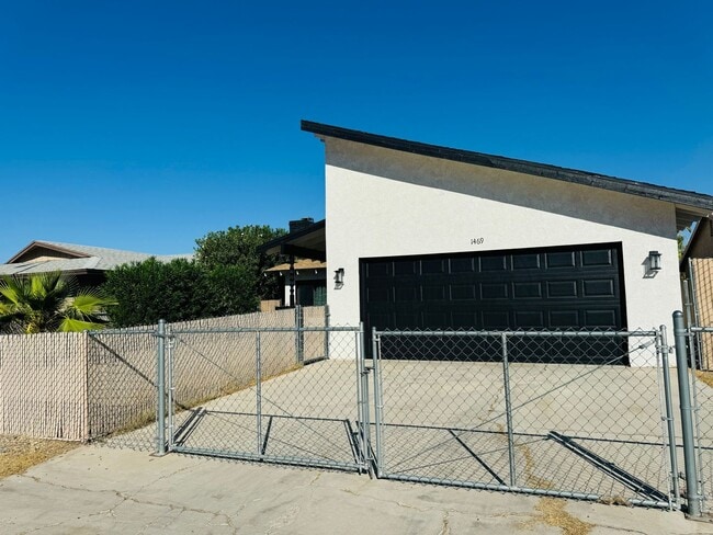 Building Photo - WINTER VACATION RENTAL: Newly Updated 3-Bedroom Home by the River with RV Parking