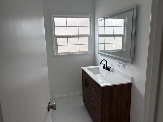 Building Photo - 919 17th St