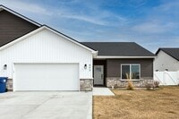 Building Photo - BEAUTIFUL 3 Bed 2 Bath Twin home in Sugar city!