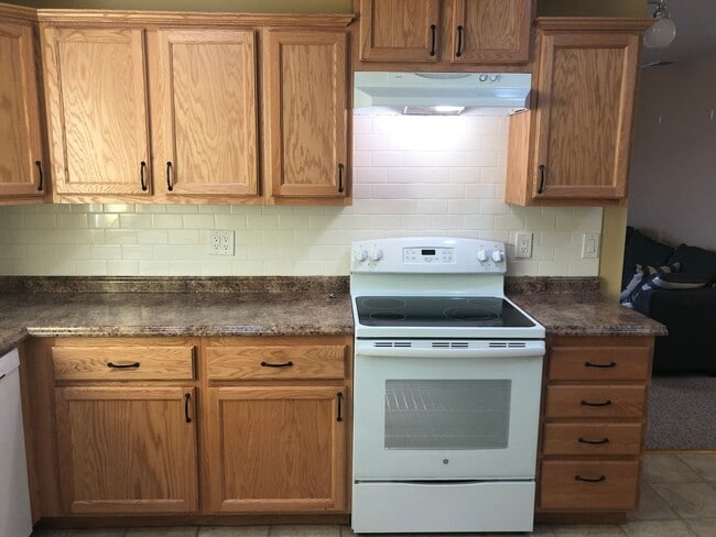 Building Photo - Clean Neat 3 Bedroom 2 Bathroom 1008 sft Rancho Cordova Home for Lease.