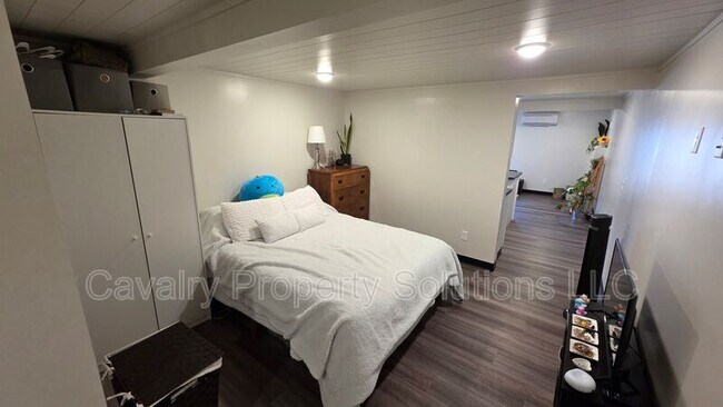 Building Photo - 3947 E Calvary Rd