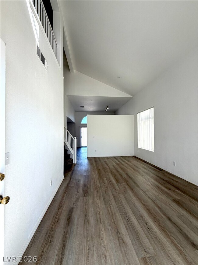 Building Photo - 846 Zinnia Cir