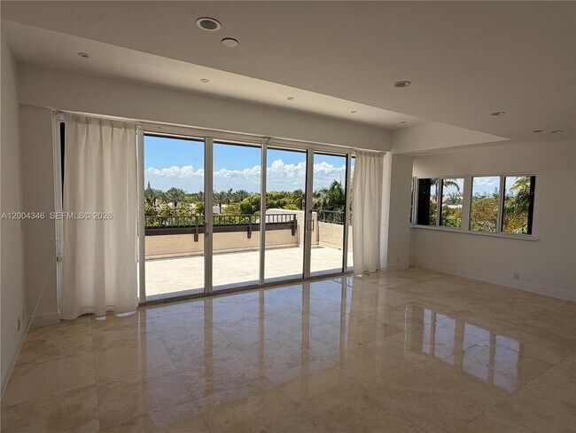 Building Photo - 151 Crandon Blvd