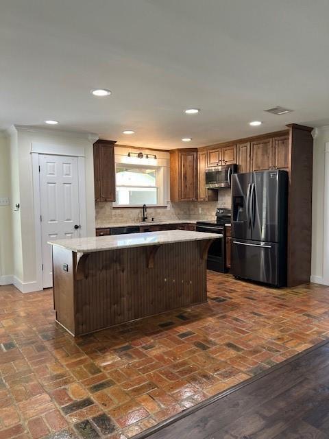 Building Photo - 215 Tavares Dr