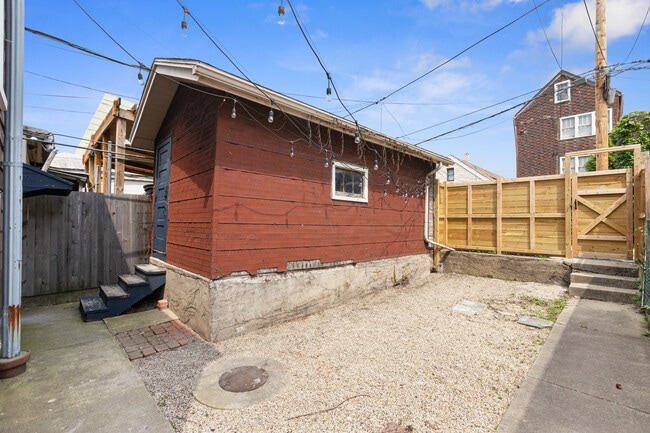 Building Photo - 928 W 32nd St