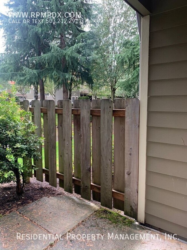 Building Photo - Orchard Hill Condo in the Heart of Tualatin!