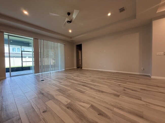 Building Photo - 4753 Ter Blf St