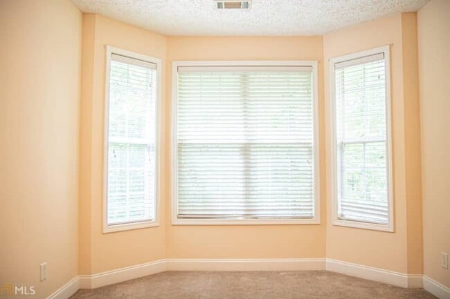 Building Photo - 168 Hamlin Rd