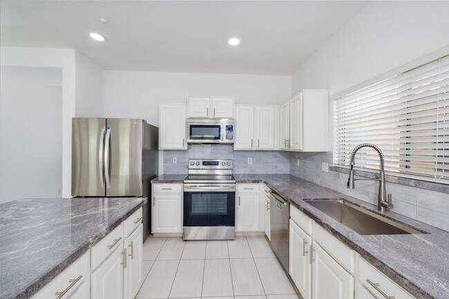 Building Photo - 7500 E Deer Valley Rd