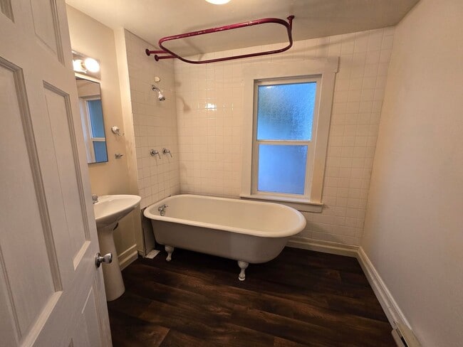 Building Photo - South Hill Home!! Available Now! Move In S...