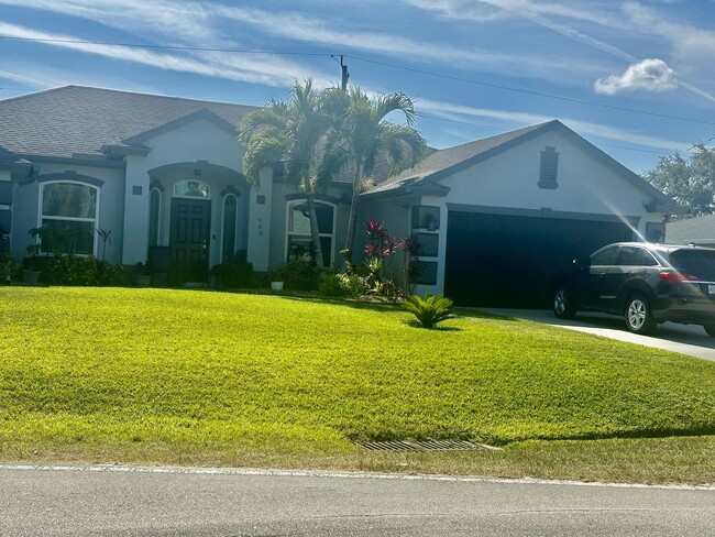 Primary Photo - 585 SW Undallo Rd