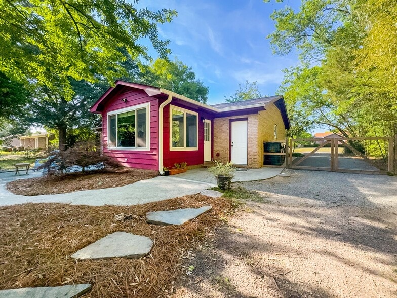 Building Photo - 313 Bountiful Ln