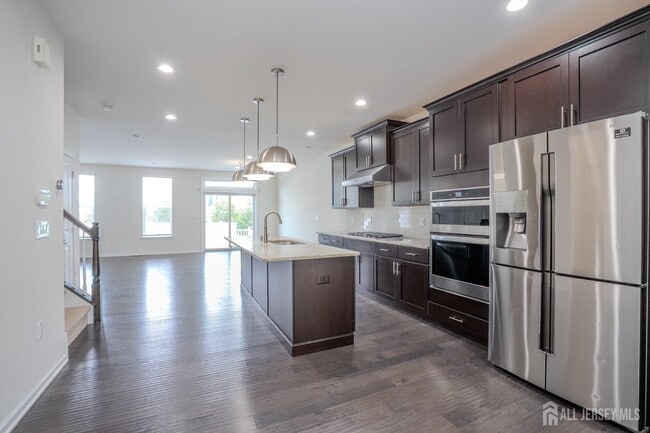 Building Photo - 16 Clover Ln