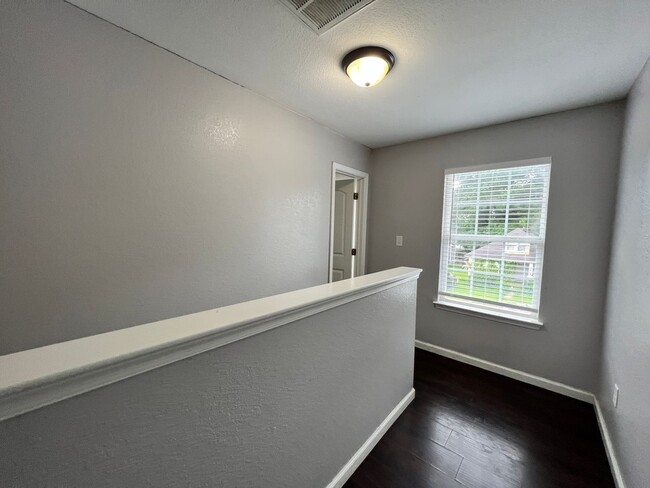 Building Photo - 3 bedroom home in Portmsouth