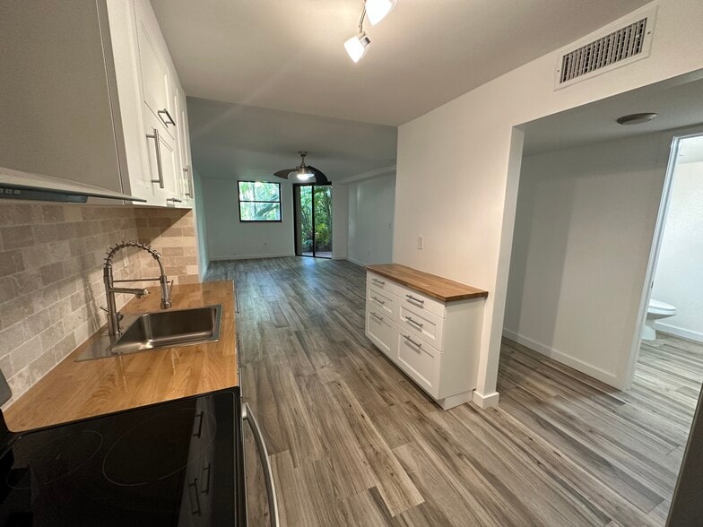 Building Photo - 101 Ocean Lane Dr