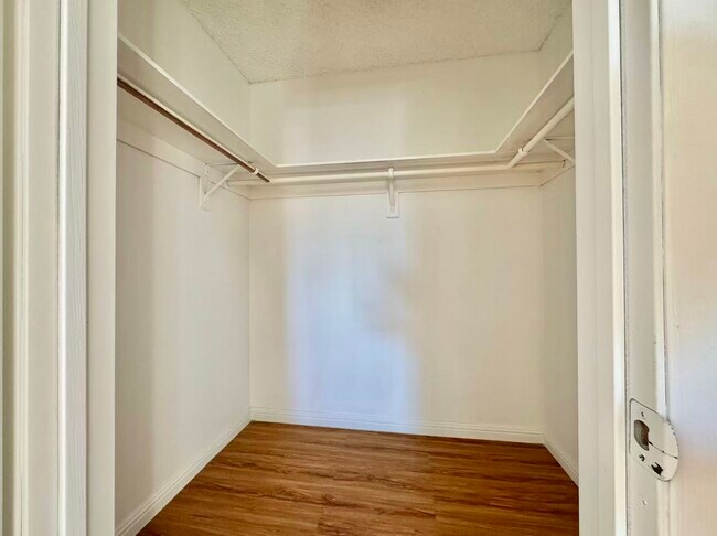 Building Photo - 4310 Sanderling Cir