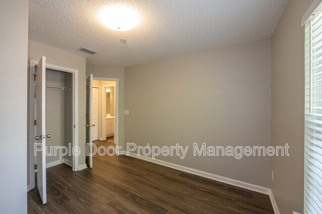 Building Photo - 1214 Charleston Ct
