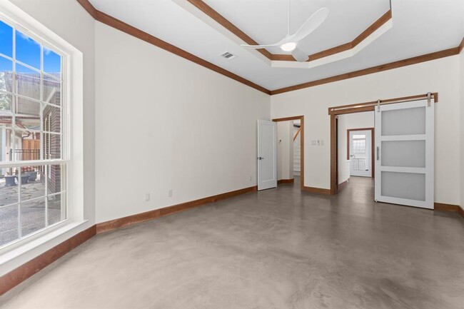Building Photo - 106 N Floral Leaf Cir