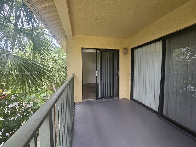 Building Photo - 9999 Summerbreeze Dr