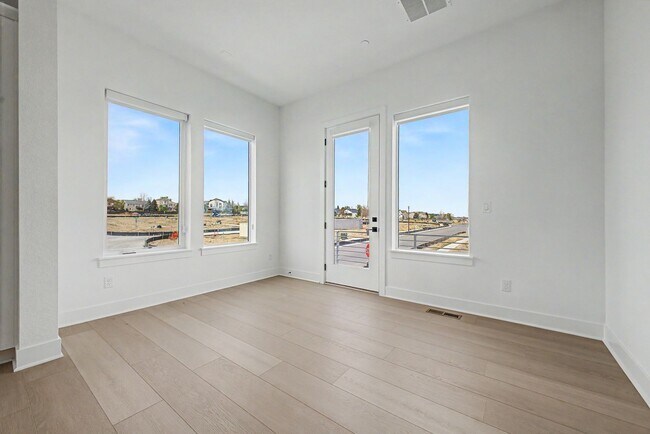 Building Photo - 707 Saddle Dr