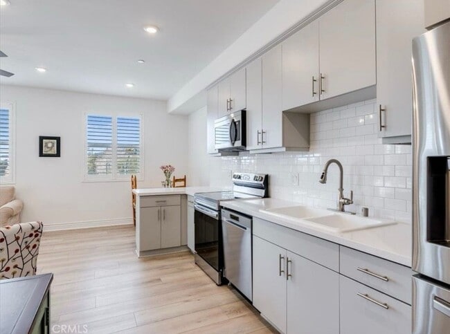 Building Photo - 2 Bedroom 2 Full Bath Condo with Stunning Views and Energy Savings