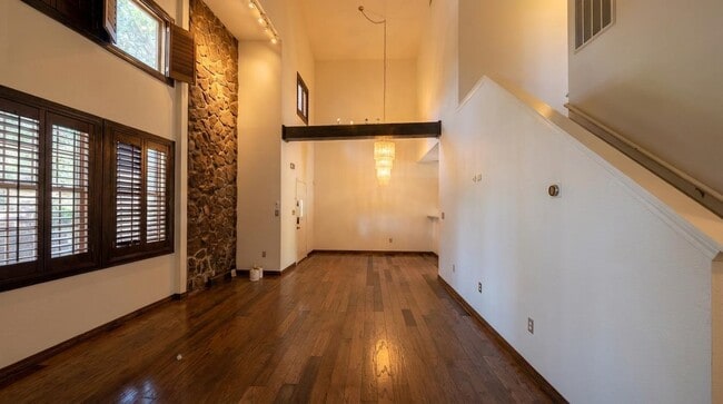 Building Photo - 2445 Monarch Dr