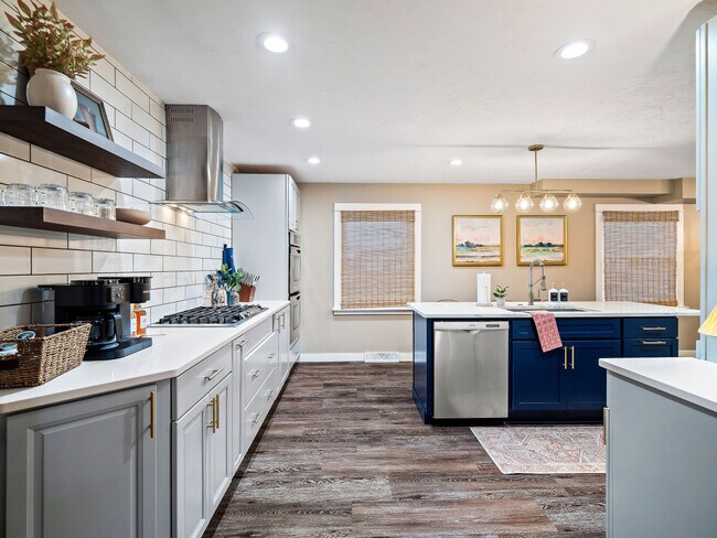 Building Photo - 32071 Lake Rd