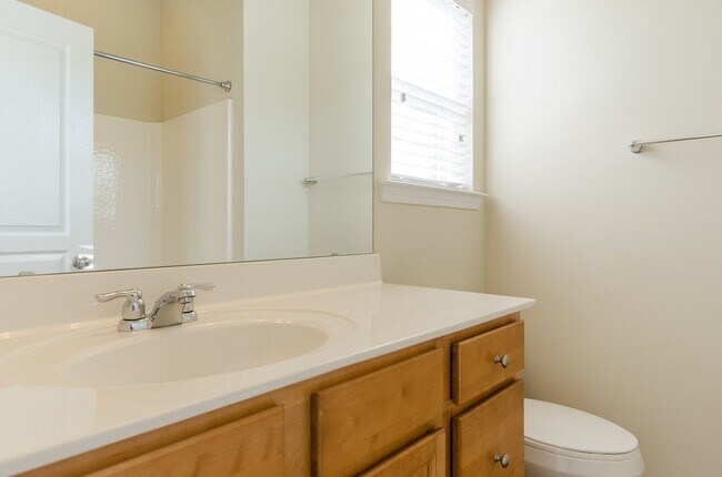 Building Photo - "Charming 3-Bedroom Home with 2 Full Baths in Beautiful Belmont!"