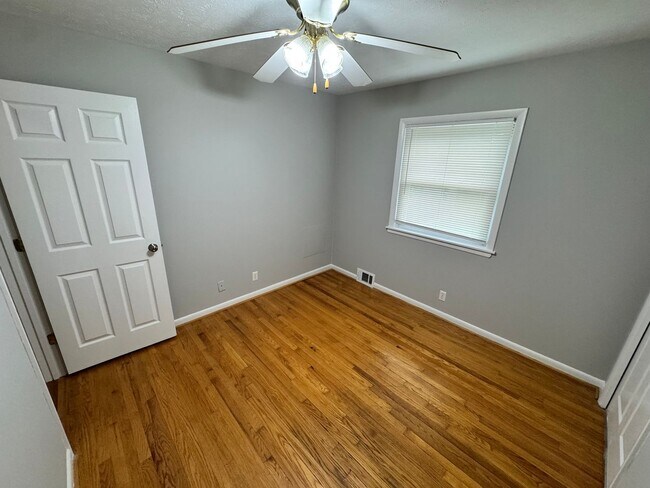 Building Photo - Spacious 4 Bedroom in Fern Creek