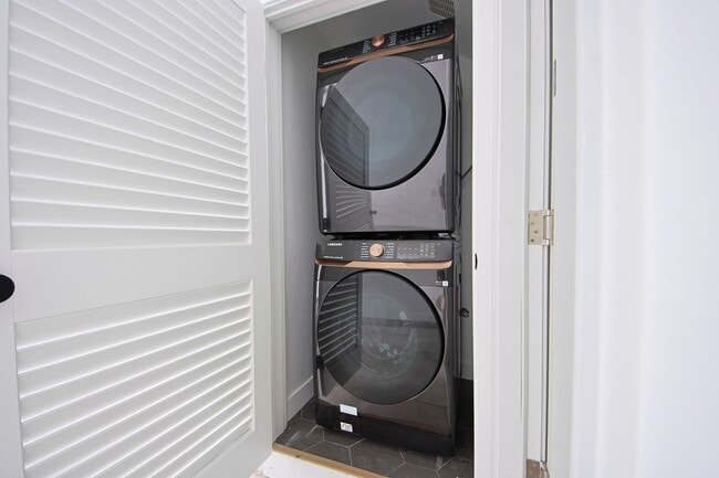 Building Photo - 715 N Gramercy Pl