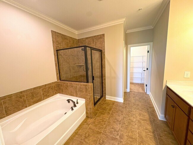 Building Photo - Stunning Townhome in Foxland Harbor – Golf & Lake Community