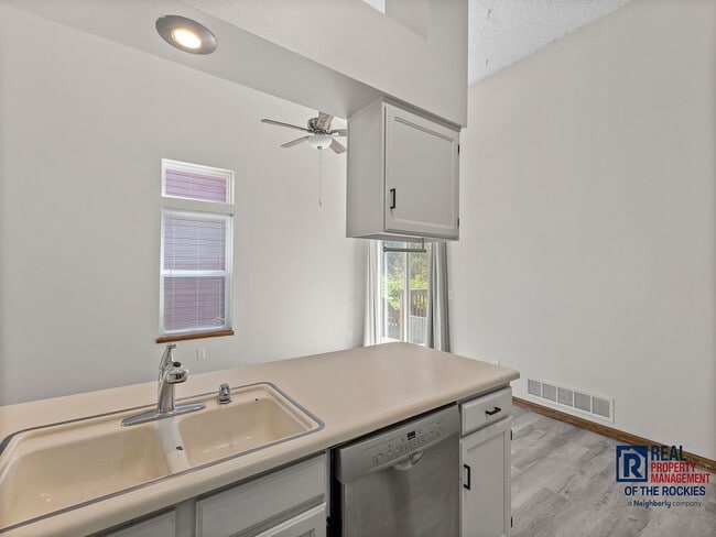 Building Photo - Newly Updated Home in Great Fort Collins L...