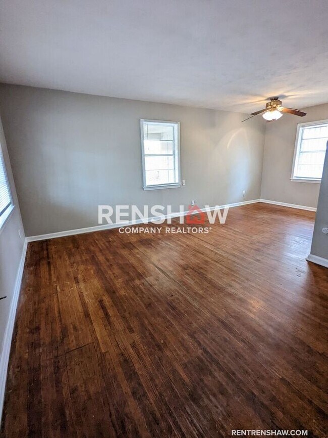 Classic 3/1 Home In The Coro Lake Area Now... 4925 Leonard Rd Memphis