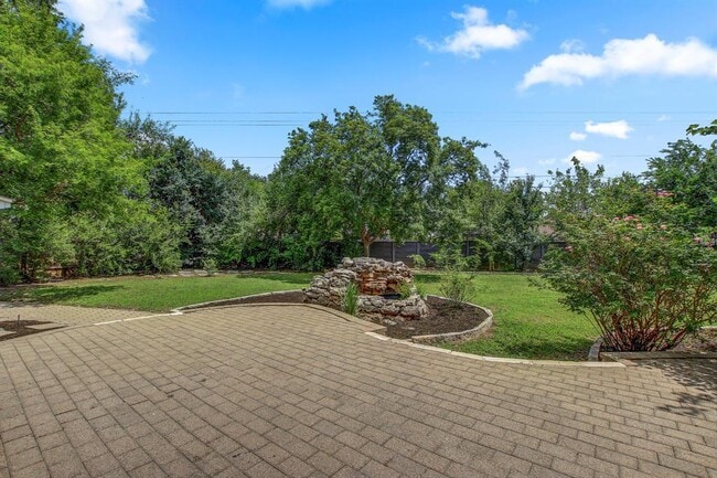 Building Photo - 16803 Bailey Jean Dr